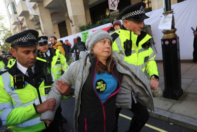 Συνελήφθη σε διαδήλωση στο Λονδίνο η ακτιβίστρια Γκρέτα Τούνμπεργκ