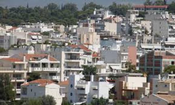 Αξιολόγηση και αβεβαιότητα βάζουν στον «πάγο» την αγορά ακινήτων