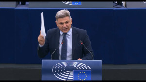 Φαραντούρης: Να διεκδικήσουμε συμμετοχή στην ανοικοδόμηση της Ουκρανίας