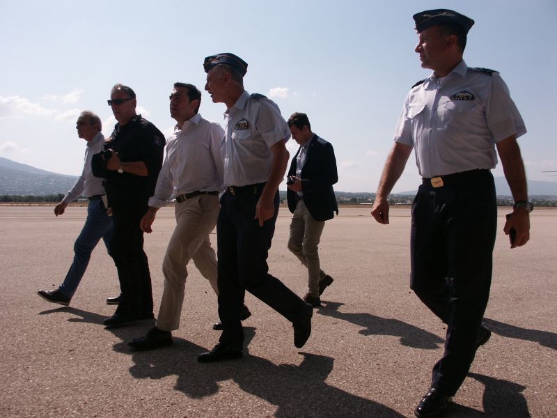 Καρέ καρέ η επίσκεψη του πρωθυπουργού στα καμένα (Φωτογραφίες)