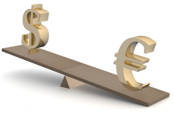 «Καλπάζει» το ευρώ μετά από τα στοιχεία για το PMI στην Ευρωζώνη - Σε υψηλό μήνα