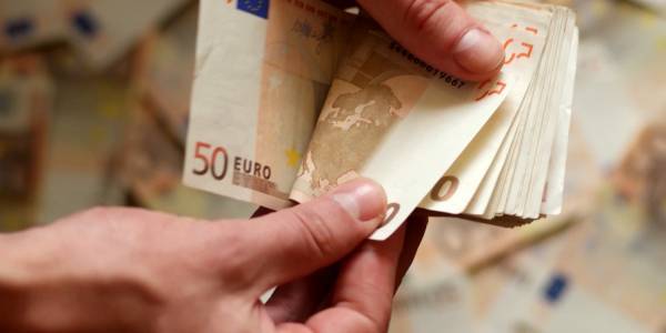 Τελευταία ευκαιρία για τα 534 ευρώ-Πληρωμές «Συν-Εργασία» και δώρου Πάσχα