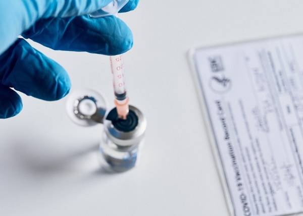 Στα αζήτητα χιλιάδες δόσεις εμβολίων στη Γερμανία