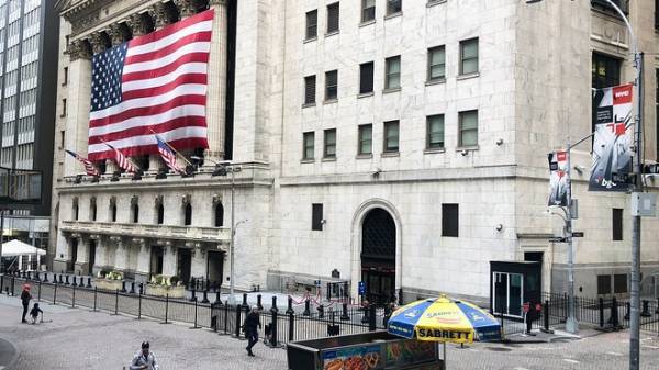Εκτίναξη της Wall Street στις 22.552 μονάδες