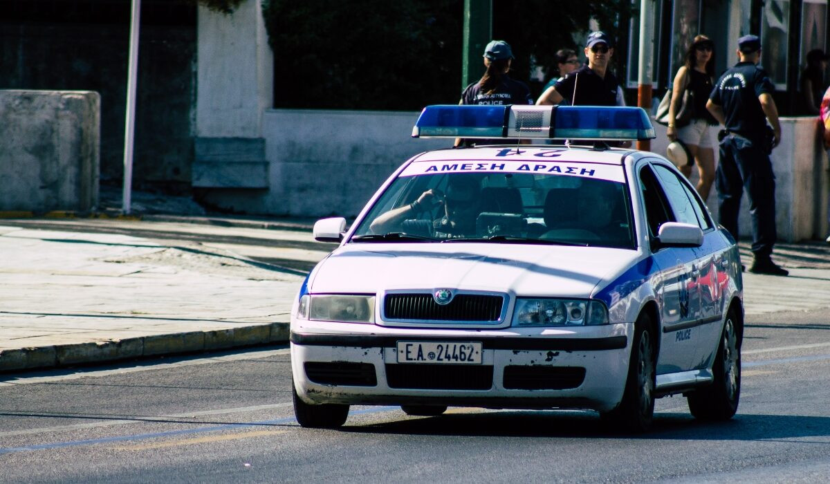 Μενίδι: 14χρονη εμφανίστηκε στο ΑΤ με νεκρό έμβρυο – Κατήγγειλε τη μητέρα της για ξυλοδαρμό