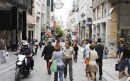 Ανοικτά τα καταστήματα την Κυριακή εν μέσω αντιδράσεων