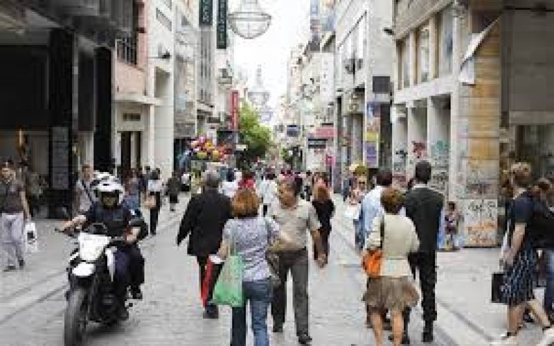 Ανοικτά τα καταστήματα την Κυριακή εν μέσω αντιδράσεων