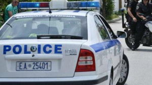 Επίθεση σε 49χρονη: Προσήχθη ένα άτομο- Η ανακοίνωση της ΕΛ.ΑΣ