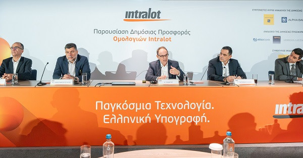 (από τα αριστερά προς τα δεξιά) οι κ.κ. Κωνσταντίνος Φαρρής, Group CTO, Intralot - Νίκος Νικολακόπουλος, CEO, Intralot, Inc. - Χρυσόστομος Σφάτος, Group Deputy CEO, Intralot - Ιωάννης Παπαβασιλείου, Οικονομικός Σύμβουλος, Intralot - Ανδρέας Χρυσός, Group CFO, Intralot