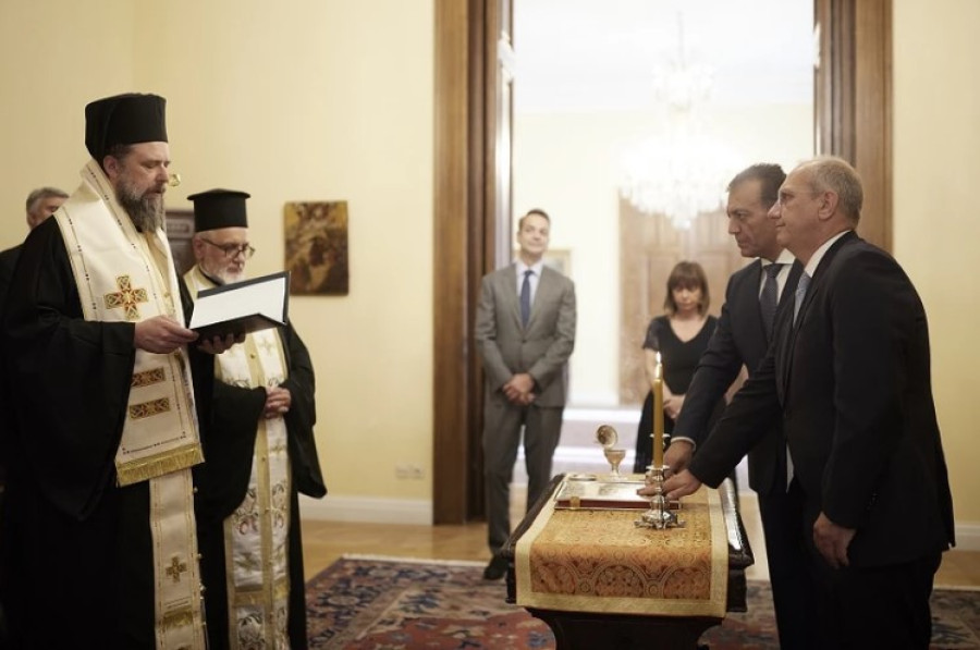 Ολοκληρώθηκε η ορκομωσία Οικονόμου και Βρούτση στο Προεδρικό Μέγαρο