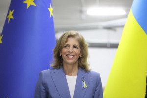Έχασε την «μπάλα» με τα εμβόλια η Επίτροπος Κυριακίδη!