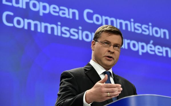 Ντομπρόβσκις: Επωφελές για τις ελληνικές συνεταιριστικές τράπεζες το κλίμα σταθερότητας