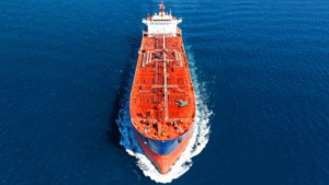 ΕΕ: Εξετάζει νέους περιορισμούς στη θαλάσσια μεταφορά ρωσικού πετρελαίου