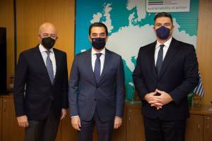 Ο Σκρέκας στη ΔΕΠΑ για τις εκπτώσεις στο φυσικό αέριο
