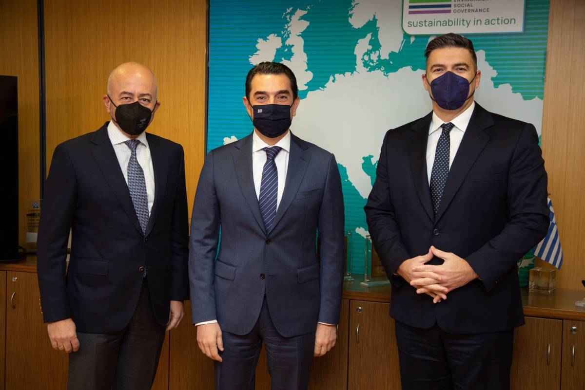 Ο Σκρέκας στη ΔΕΠΑ για τις εκπτώσεις στο φυσικό αέριο