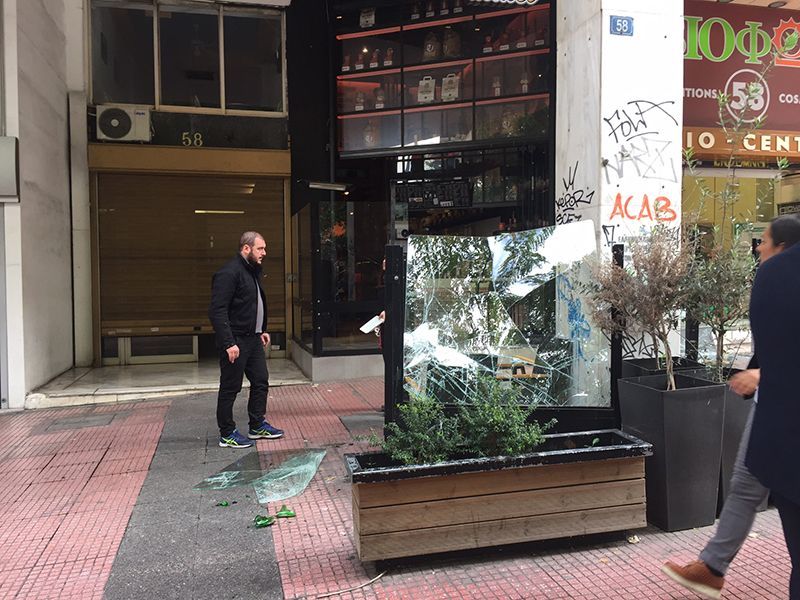 Επεισόδια σε μαθητικό συλλαλητήριο στην Αθήνας - Έσπασαν βιτρίνες