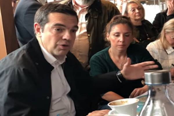 «Και να ‘παιρνες τα 2 χιλιάρικα, θα τα σπατάλαγες». Απίστευτη ατάκα του Πρωθυπουργού σε πυρόπληκτη