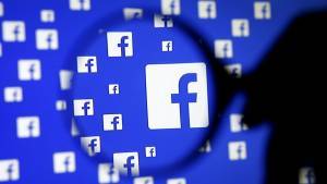 Το Facebook παίρνει μέτρα για τα fake news των εμβολίων