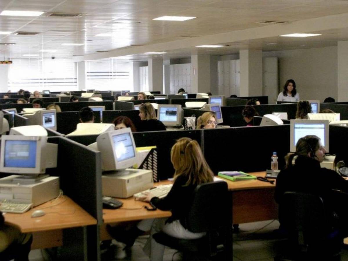 Σε 2-3 φάσεις η προσέλευση των δημοσίων υπαλλήλων στις υπηρεσίες