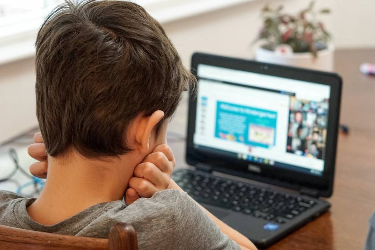 Έρευνα: Ένα στα δυο παιδιά συνομιλεί με αγνώστους μέσω διαδικτύου