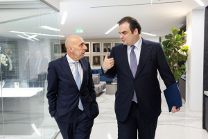 Συνεδρίαση του ΕΒΕΑ με τη συμμετοχή Πιερρακάκη: Στο επίκεντρο οι προκλήσεις των επιχειρήσεων