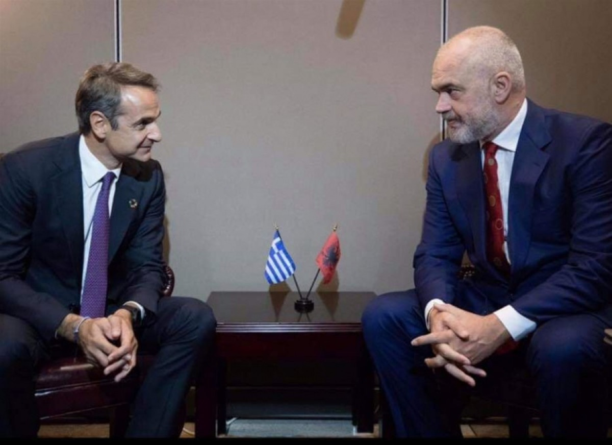 Ελλάδα-Αλβανία: Από την Πράγα στη Χάγη για τα θαλάσσια σύνορα