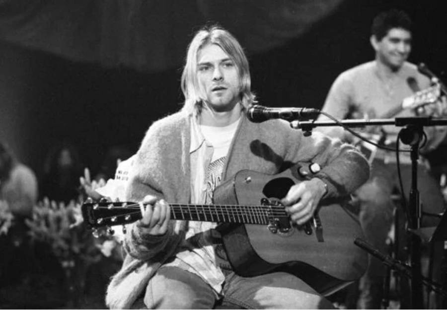 Κερτ Κομπέιν: Η θρυλική μπλε κιθάρα από το «Smells Like Teen Spirit» των Nirvana βγαίνει σε δημοπρασία