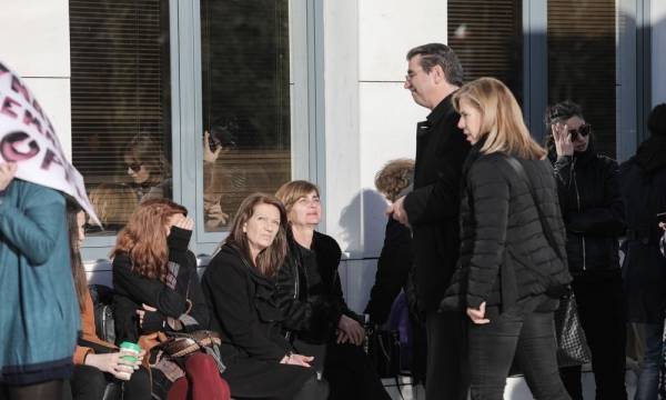 Ιατροδικαστής για δολοφονία Τοπαλούδη: Την πέταξαν ζωντανή στη θάλασσα