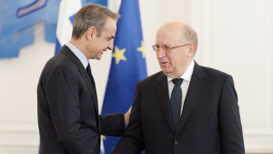 Μητσοτάκης: Πιέζει για στενότερη συνεργασία της ΕΕ στην άμυνα – «Το άρθρο 42 να καταστεί επιχειρησιακά λειτουργικό»