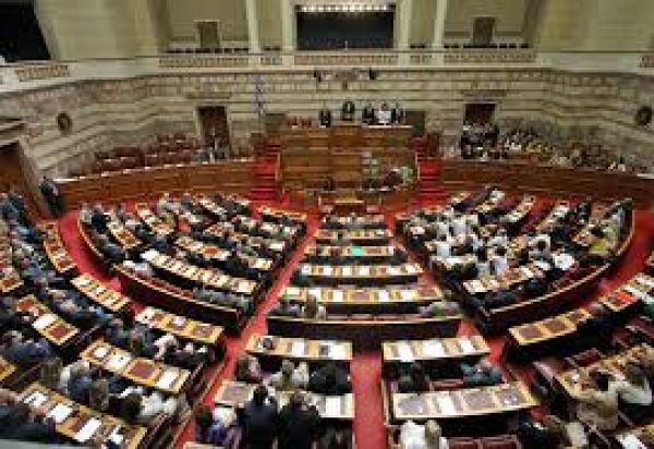 Στη Βουλή το πολυνομοσχέδιο, χωρίς τον δημοσιονομικό κόφτη