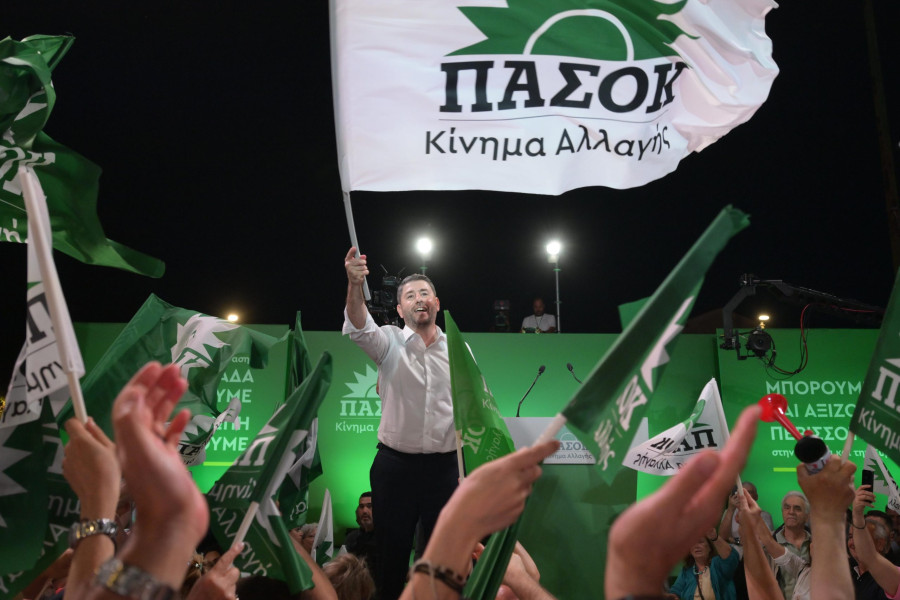 ΠΑΣΟΚ: Εσωκομματικά πυρά στον Ανδρουλάκη για ηγετικό... restart- Αιχμηρή δήλωση Νίκου Παπανδρέου