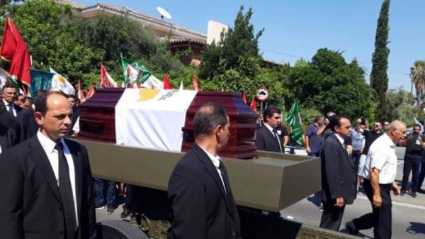 Με τιμές εν ενεργεία Προέδρου το τελευταίο αντίο στον Δ.Χριστόφια