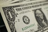 Forex: "Restart" στο ράλι δολαρίου - Ανακτά έδαφος η στερλίνα