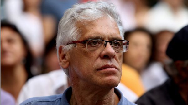 Μηλιός: Ο «συμφωνούμε με το 70% του μνημονίου» Βαρουφάκης καμαρώνει που δεν το ψήφισε