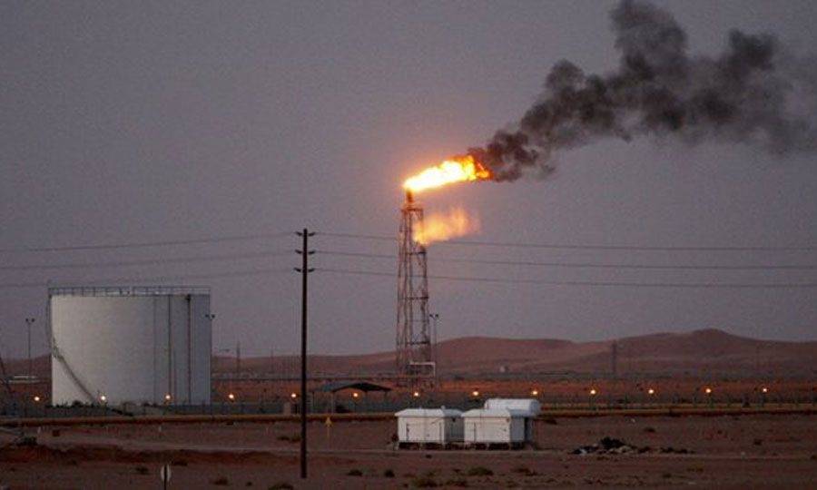 Σ.Αραβία: Μειώνει κατά 50% την παραγωγή πετρελαίου μετά τις επιθέσεις