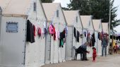 Το 65% των εργαζομένων στα κέντρα φιλοξενίας έχει αναλάβει καθήκοντα