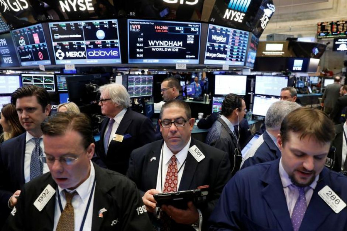 Μεικτά πρόσημα στη Wall Street- «Βαρίδια» πληθωρισμός και τραπεζικά αποτελέσματα