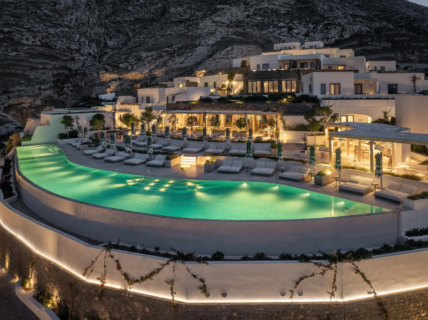 Sandblu Santorini: Blu Syllogi, με σφραγίδα Hilton, το πρώτο luxury retail village στη Σαντορίνη
