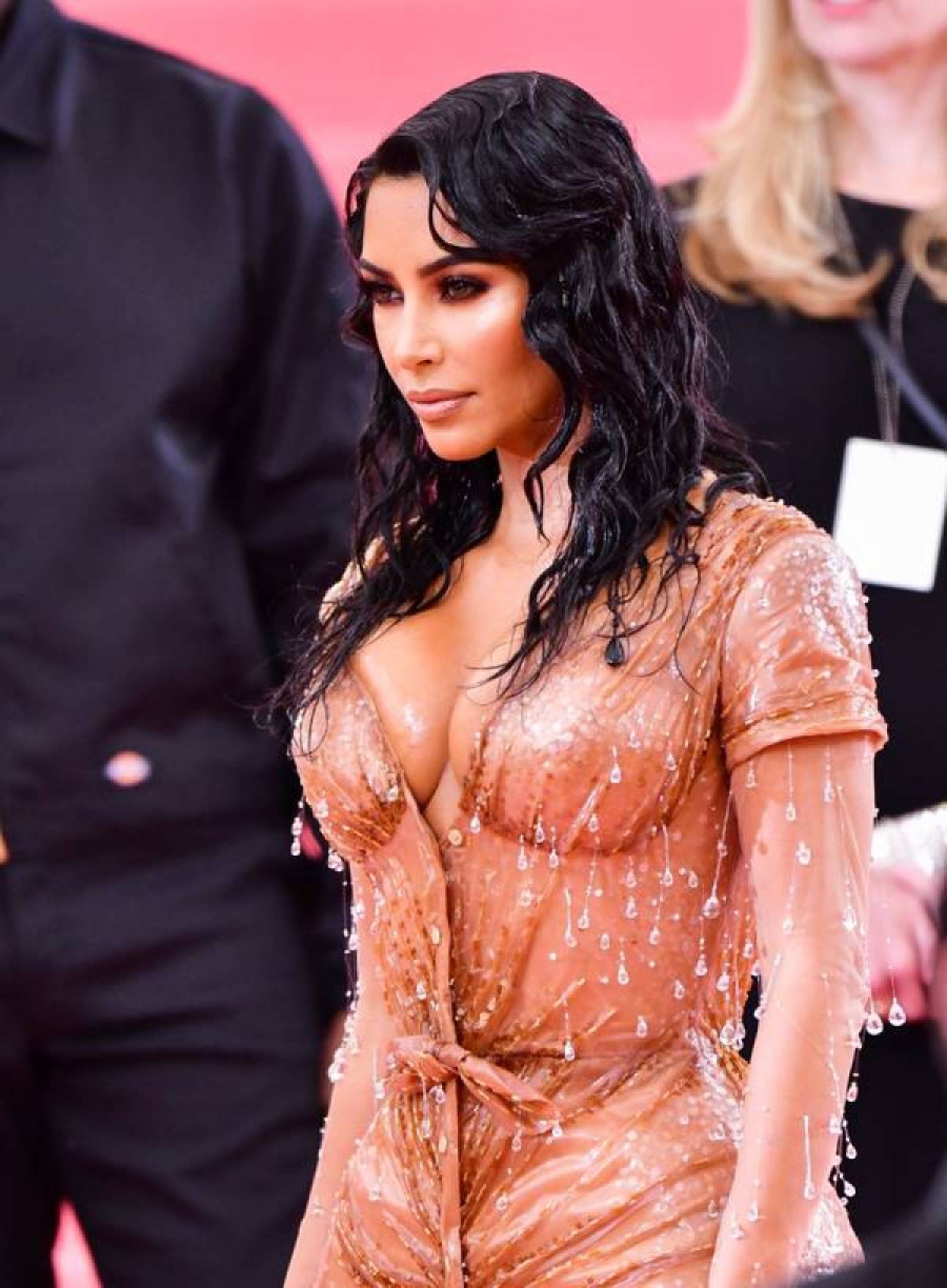 Το wet look κάνει δυνατό comeback το 2020
