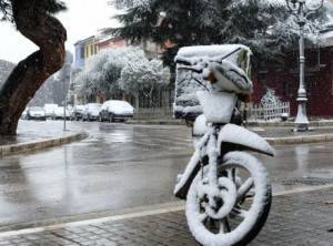 «Παρέλυσαν» οι ταχυμεταφορές λόγω κακοκαιρίας