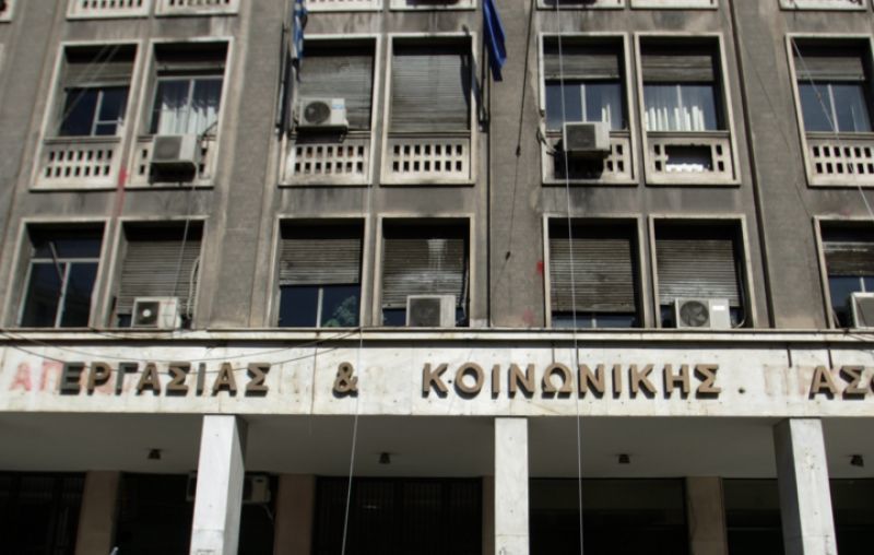 Διαψεύδεται η επιβολή εισφοράς 100 ευρώ στους ελεύθερους επαγγελματίες