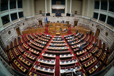 Βουλή: Ψηφίστηκε το νομοσχέδιο για τα μέτρα ενίσχυσης του εισοδήματος