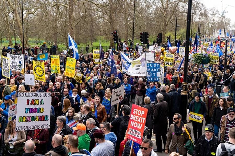 Brexit: Μεγάλη διαδήλωση «Μένουμε Ευρώπη» στο Λονδίνο