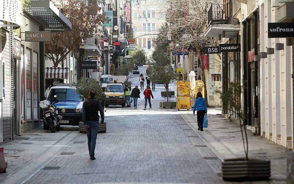 Ανεβαίνουν τα ρολά στο εμπόριο με ελπίδες ανάκαμψης