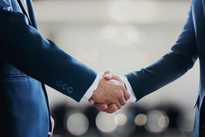 FT: Ιστορικό ρεκόρ mega deals άνω των $10 δισ. στο α’ τρίμηνο