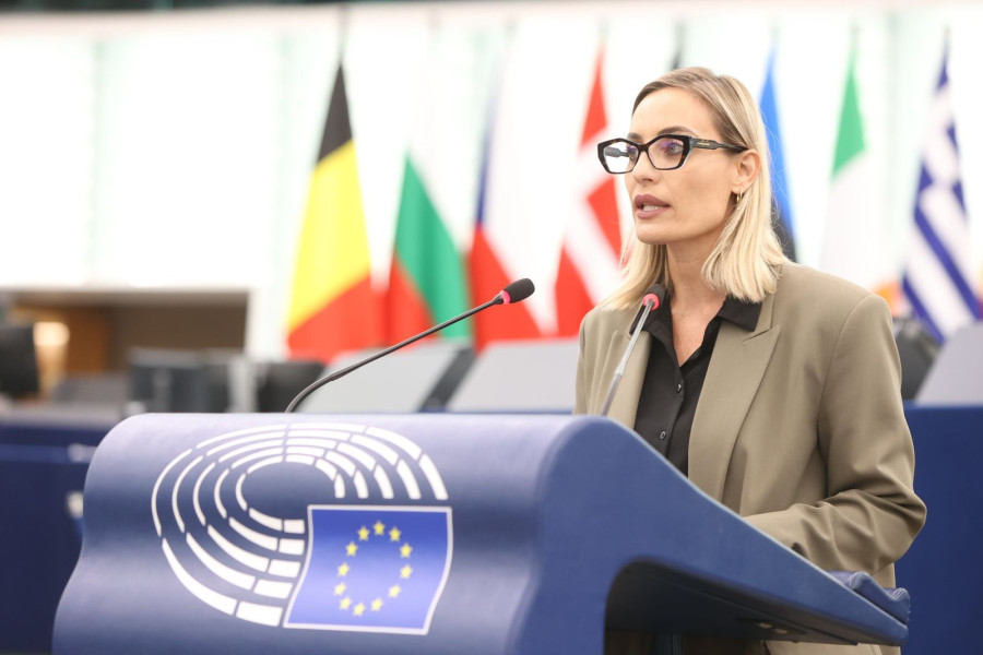 Μελέτη: Στηρίζει θύματα ενδοοικογενειακής βίας,βιασμού-Η παρέμβασή της στο κοινοβούλιο