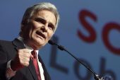 Φάιμαν: Καλεί σε έκτακτη σύσκεψη κορυφής για το προσφυγικό