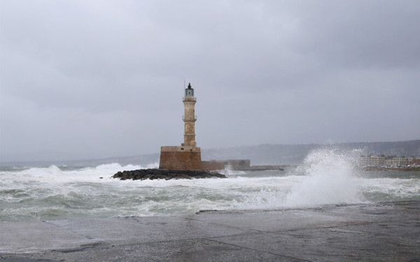 Κακοκαιρία Gaia: Μήνυμα 112 στα Χανιά-Κανονικά τα πλοία από Πειραιά