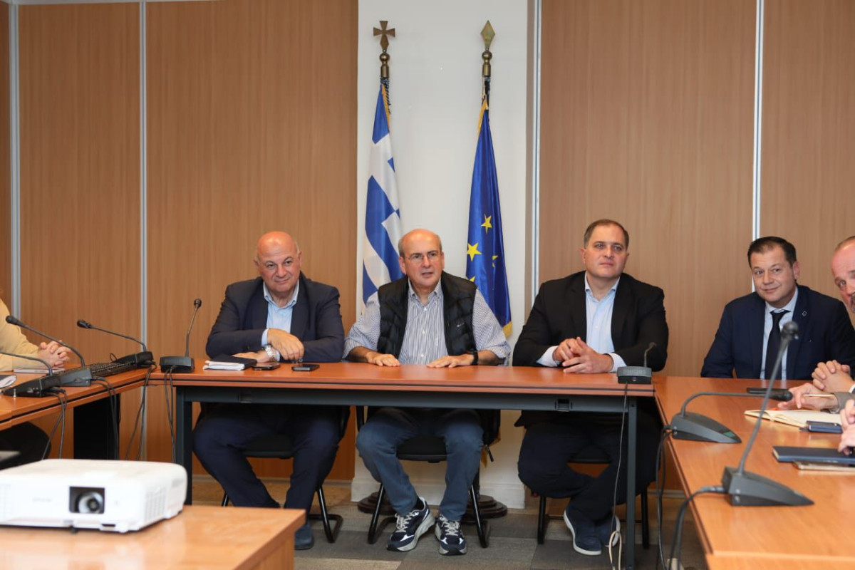 Η κυβέρνηση... συσκέπτεται αλλά δεν πληρώνει - Σε οικονομικό αδιέξοδο αγρότες και κτηνοτρόφοι