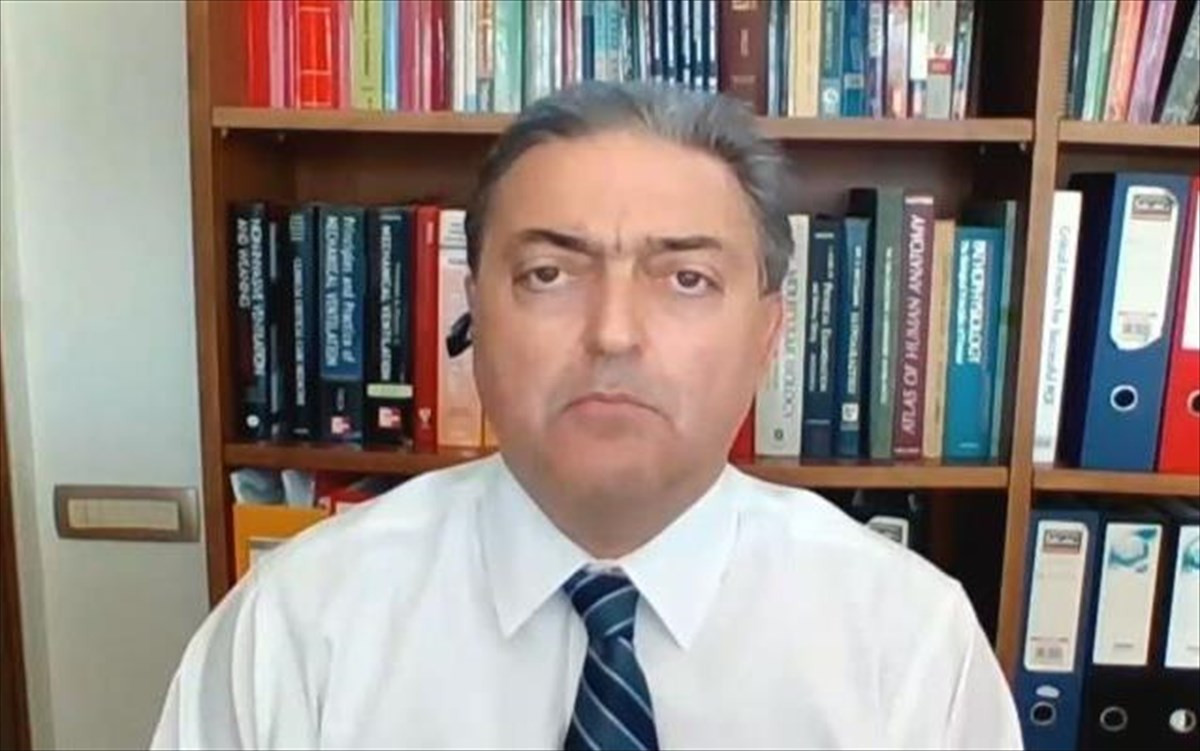 Βασιλακόπουλος Τα νέα στελέχη του ιού δεν προκαλούν βαριά νόσηση